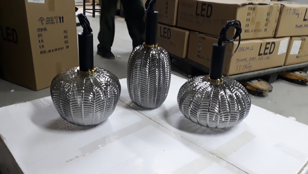Đèn thả TH503 dáng A chao thủy tinh khói, đui đen, E27x01. KT(mm):