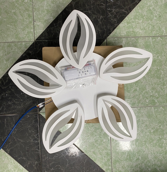 Đèn led mâm DM036_5 cánh trắng