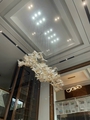 Đèn chùm pha lê thả thông minh PL059 gồm 120 lá vảy vàng, 17 mắt COB dimmer có điều khiển xa, mâm hình chữ nhật inox gương 8K mạ PVD vàng hồng, KT(mm): L2150 x W550 x H1500