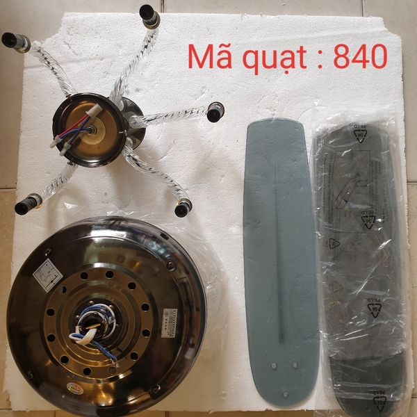 Quạt đèn 840 đường kính 52 inch 1320 mm,5 bóng đèn