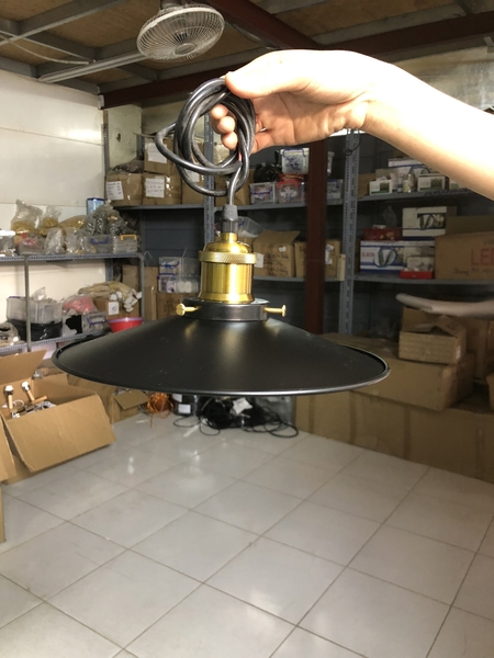 Thả đơn chao đĩa nông đen, chụp nhôm mạ đồng, E27x01, mã TH068, KT (mm): D260