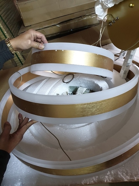 Đèn thả TH212_G2, 3 vòng, màu vàng ,tán quang 2 mặt, mika 110mmtích hợp ánh sáng 3 màu, KT(mm): 800 x 600 x 400