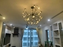 Đèn hera lá thủy tinh TH187A1 loại 45 bóng dạng cành thân đen, lá thủy tinh hổ phách, KT(mm): 820 x 620