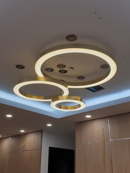 Đèn thả sắt tròn vàng 212TH_B, 3 vòng, bản 50 x 50 TH212, tích hợp led 3 chế độ ánh sáng, KT(mm): 800 x 600 x 400, có điều khiển, mika dày 5mm