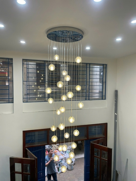 Bộ đèm chùm bocci 177TH7 gồm 40 quả thả tự do, mâm tròn inox gương trắng, KT(mm): 800 x 3500