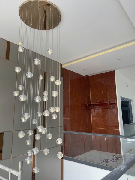 Bộ đèm chùm bocci TH177.1 gồm 40 đèn theo kích thước dây, mâm tròn inox gương vàng, KT(mm): 800*11000