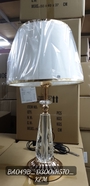 Đèn bàn BA049 dáng B, chao trắng viền vàng, chao D300, KT(mm): D300 x H570. Mã thùng H8