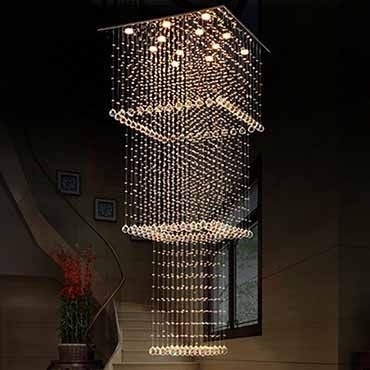 Đèn chùm pha lê thả thông minh PL029 có 4 tầng gồm 304 dây treo pha lê, 21 mắt COB dimmer có điều khiển xa, mâm hình vuông inox gương trắng, KT (mm): 1200 x 1200 x H2500