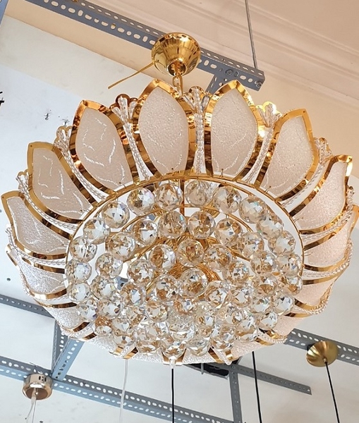 Đèn pha lê mâm màu vàng pha lê trắng PL005 , E14 x 8 , chưa có 61 quả pha lê D40 , KT(mm) : 600