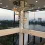Đèn chùm pha lê thả thông minh PL045N nòng nọc, Inox gương trắng, 50 lá lông chim trắng, 12 mắt COB, KT(mm): 1400x800x2000