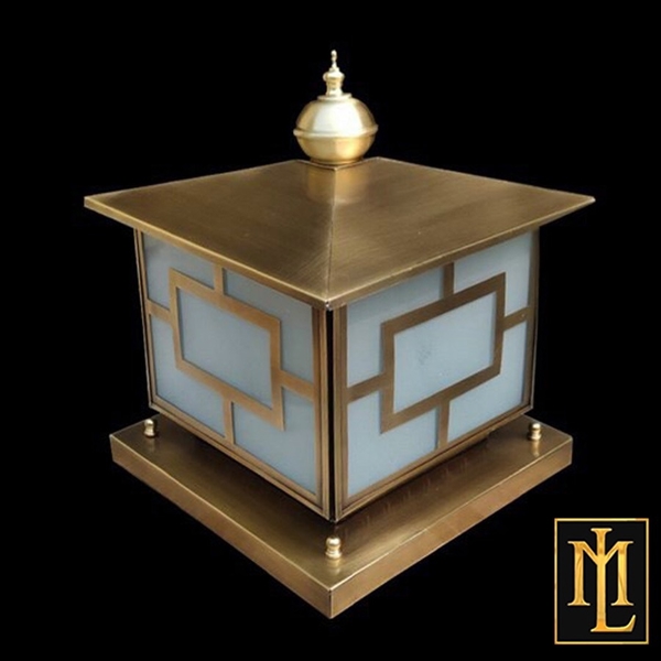 Đèn trụ cổng TC04 màu đồng, kích thước (mm): 400 x 400
