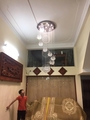 Đèn chùm pha lê thả thông minh PL008,Mâm tròn Inox gương trắng, pha lê cầu xoắn ốc,KT(mm): D800 x H3800