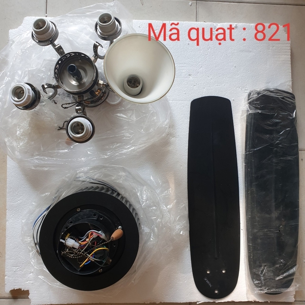 Quạt đèn 821 đường kính 52 inch 1320 mm,6 bóng đèn