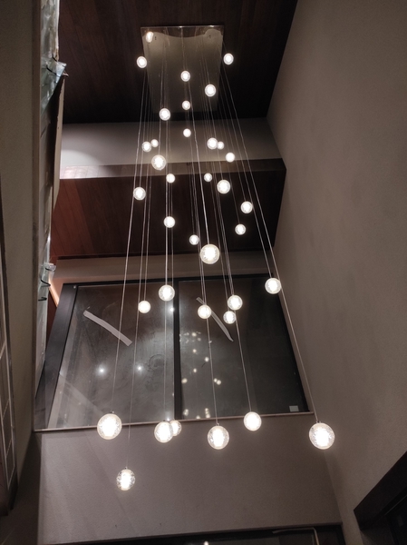 Bộ đèn chùm thông tầng bocci TH177, mâm inox gương trắng hình chữ nhật, gồm 60 đèn dài nhất 3200mm, KT(mm): L1000*W800*H3200