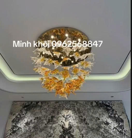 Đèn chùm pha lê thả thông minh PL030 gồm 70 lá phong, mâm inox gương vàng tròn , 17 mắt COB 3 màu D40 có điều khiển từ xa, KT(mm): D800xH700