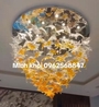 Đèn chùm pha lê thả thông minh PL030 gồm 79 lá phong chia 3 màu, mâm tròn inox gương vàng, 12 mắt COB dimmer L40 có điều khiển xa, KT(mm): D800 x H850