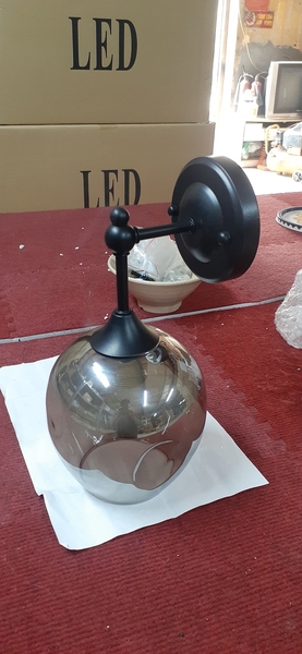 Đèn tường TU155, 01 bóng, thân đen chao thủy tinh khói, E27*01