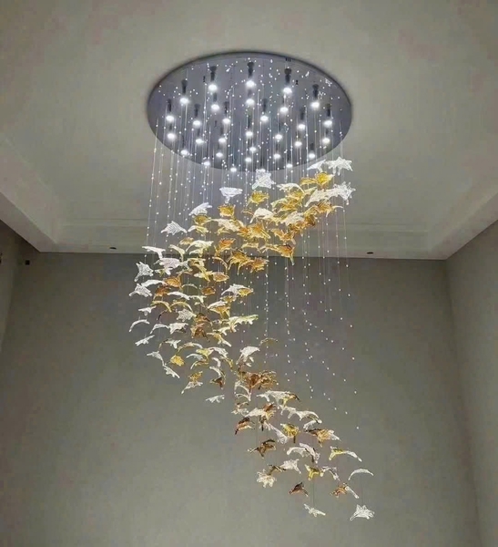 Bộ đèn chùm nghệ thuật PL030 gồm 80 lá phong, dây có hạt nhỏ, 12 đèn dimmer 3 màu L40 có điều khiển xa, mâm tròn inox gương trắng, KT(mm): 800 x 2000