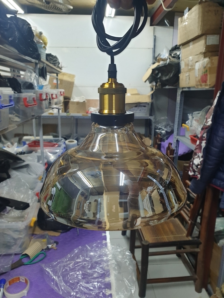 Đèn thả chao thủy tinh màu hổ phách của TH038 , E27 x 01 , KT(mm) : 250