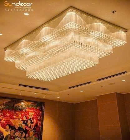 Đèn chùm pha lê thả thông minh PL024 gồm 3 tầng dùng thanh lục giác hạt pha lê D40mm, mâm inox gương trắng hình chữ nhật, KT (mm): 2000x1000x550