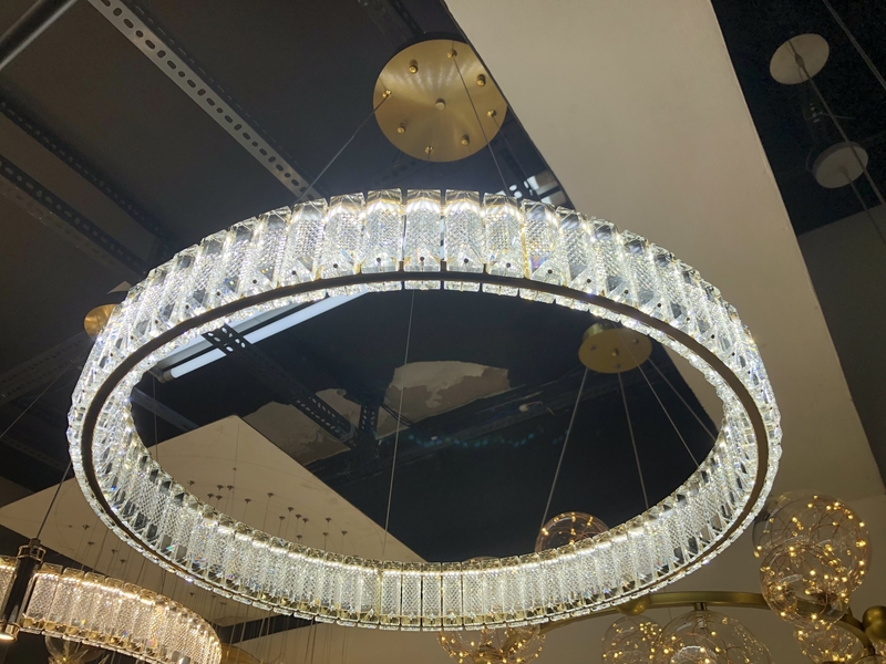 Đèn chùm Ring pha lê tam giác nhám 100% thân mạ đồng, tích hợp led dimmer 3 màu, mã TH514.1, KT (mm): D600 bản 30x75