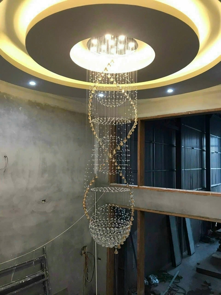 Đèn chùm pha lê thả thông minh PL022, Inox gương trắng tròn, toàn bộ hạt pha lê D40 và hạt pha lê nhỏ,239 dây treo,12 mắt Led.KT(mm): D800 x H3500