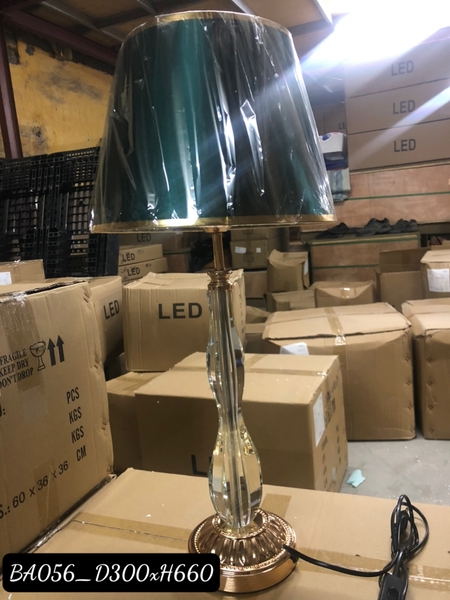 Đèn bàn BA056.02, thân pha lê + chao vải xanh, đế D150mm, KT(mm): D300 x H660