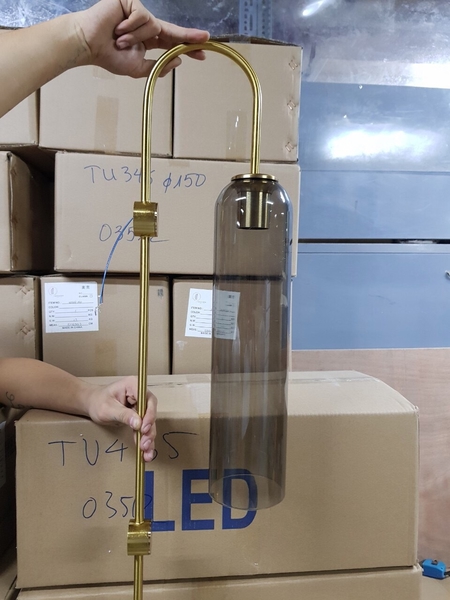 Đèn tường TU007 chao thủy tinh khói + hợp kim mạ đồng vàng, E27 x 1, thân cao 760mm, chao D100 x H405mm, KT(mm): 