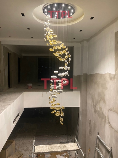 Đèn chùm pha lê thả thông minh PL042 gồm 150 trứng, 17 mắt COB dimmer có điều khiển xa, mâm hình tròn inox gương trắng, KT(mm): D1000 x H3500