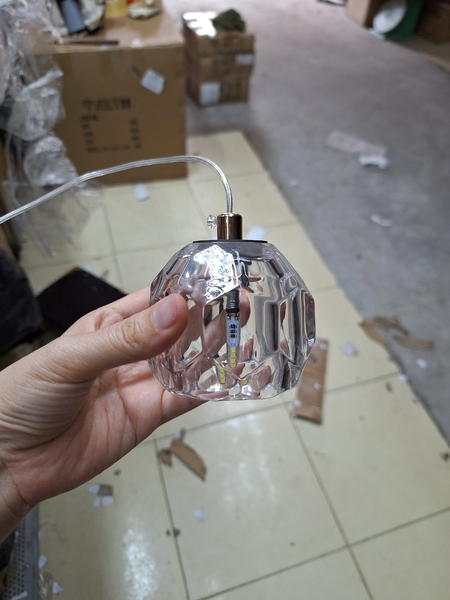 Đèn thả đơn pha lê TH310, dây dài 1m, đã gồm bóng G4 công suất 1.5w, 3000k, đế đơn bạc, KT(mm): D80 x H62