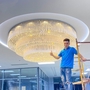 Đèn chùm pha lê thả thông minh PL024 gồm 3 tầng dùng thanh pha lê trắng và hạt pha lê trắng, 22 mắt COB dimer 3 màu có điều khiển xa, mâm tròn inox gương trắng, KT(mm): D1200 x H800