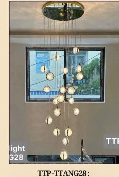 Bộ đèn chùm chao 3D TH510 gồm 30 đèn thả tự do, mâm tròn inox gương vàng, KT(mm): 800*3000