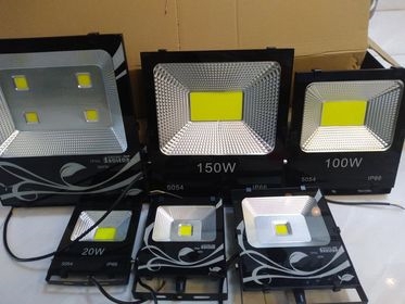 Đèn pha công suất 50w , ánh sáng trắng , KT(mm) : 240 x 210 x 60