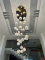 Bộ đèm chùm TH540 gồm 35 quả thả tự do, mâm tròn âm trần inox gương trắng, KT(mm): 800 x 4500