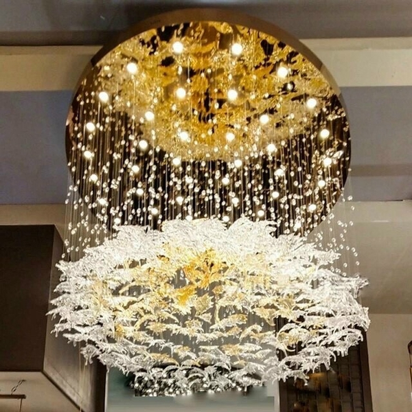 Đèn chùm pha lê thả thông minh PL030 gồm 50 lá phong màu trắng và hổ phách, inox gương vàng tròn, 10 mắt COB, KT(mm): D800xH800