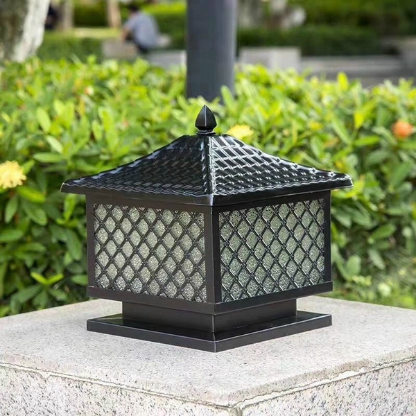 Đèn trụ cổng TC02 màu đen, kích thước (mm): 200*200