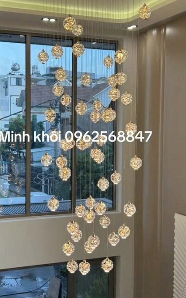 Bộ đèm chùm TH540 gồm 155 trái tích hợp led,mâm chữ nhật bo góc inox gương trắng ,12 đèn mâm có điều khiển xa.KT(mm): L2500 x W1200 x H3200