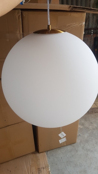Đèn thả TH210 quả cầu thủy tinh đục D400, cổ chao răng xoáy mạ đồng, đui E27x01