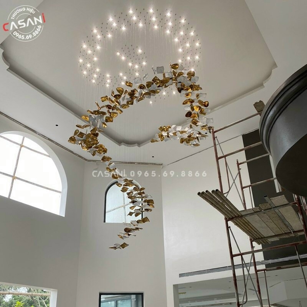 Đèn chùm pha lê thả thông minh PL077 gồm 250 lá, 45 mắt COB dimmer có điều khiển xa, không mâm, KT(mm): L2000*W2000*H3000