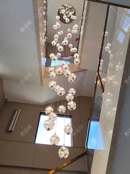 Bộ đèm chùm TH540 gồm 60 trái tích hợp led, thả tự do, mâm tròn inox gương vàng, KT(mm): 800 x 9000