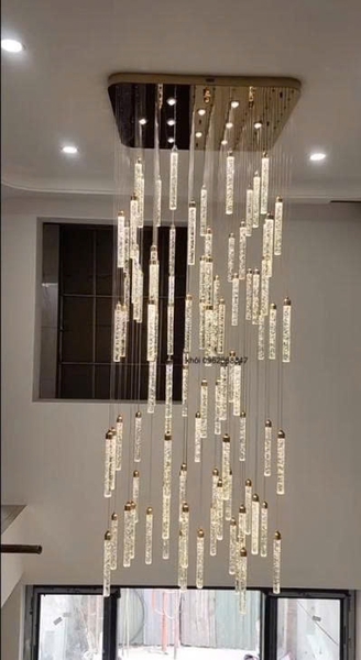 Bộ đèn thông tầng TH474 gồm mâm chữ nhật inox gương vàng 8K bo góc, 176 đèn thả tự do và 18 đèn COB dimmer D40 có điểu khiển xa, KT(mm): L1600 x W1000 x H4000