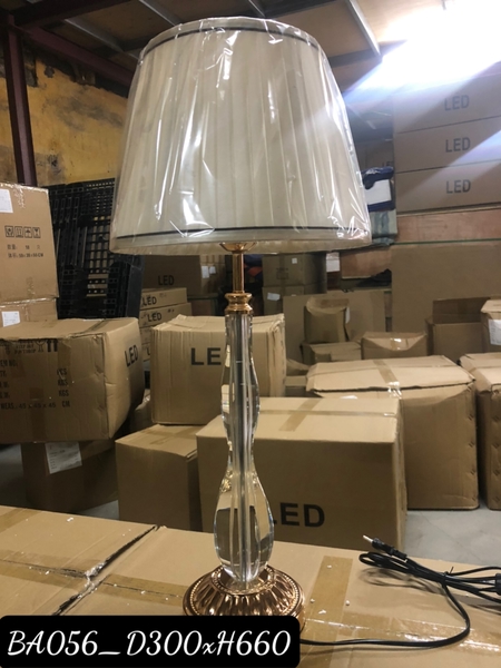Đèn bàn BA056.02, thân pha lê + chao vải kem, đế D150mm, KT(mm): D300 x H660