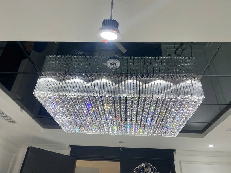Đèn pha lê áp trần Asfour PL024 mâm inox gương vàng xước, 170 thanh lục giác và 468 hạt pha lê D40 Asfour, 24 mắt led cao cấp  KT(mm): L1400 x W1000