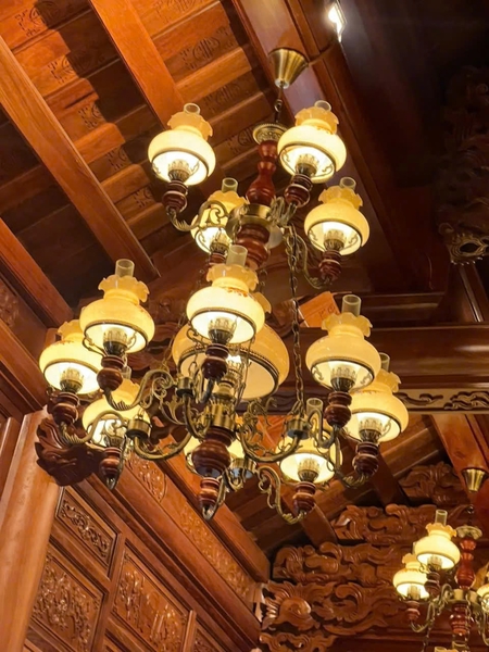 Bộ đèn chùm trang trí 559TH_13.  Hoàng Gia Cổ Điển – 13 Đui (12+1) , chất liệu hợp kim + gỗ.