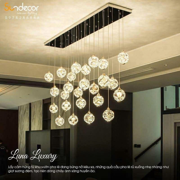 Bộ đèn chùm thông tầng TH540, mâm inox gương vàng, gồm 21 quả thả tự do tích hợp led, mâm hình chữ nhật KT(mm): L1800 x W350 x H900