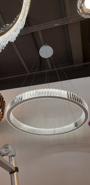 Đèn chùm Ring pha lê tam giác thân trắng, tích hợp led dimmer 3 màu, mã TH390.B, có ĐKTX, KT (mm): D800 bản 30x70